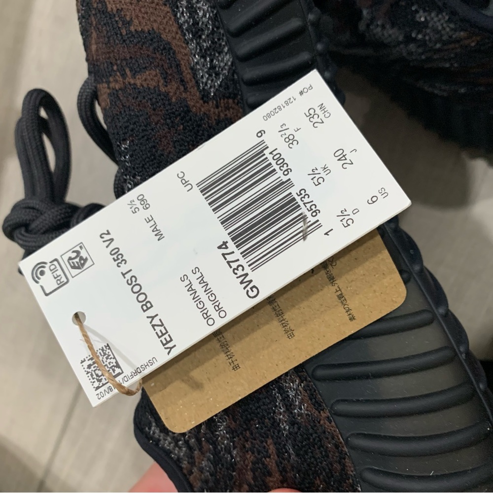 Yeezy boost 350 (brand new w/ tags) - Picture 2 of 7